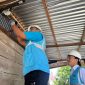 Ilustrasi Petugas PLN saat melakukan penambahan daya pada kWh meter milik pelanggan di Kabupaten Sidrap, Sulawesi Selatan.
